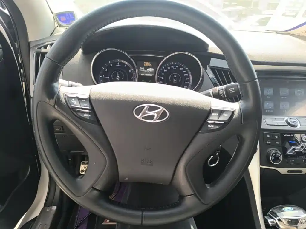 Фото 11 - Hyundai Sonata