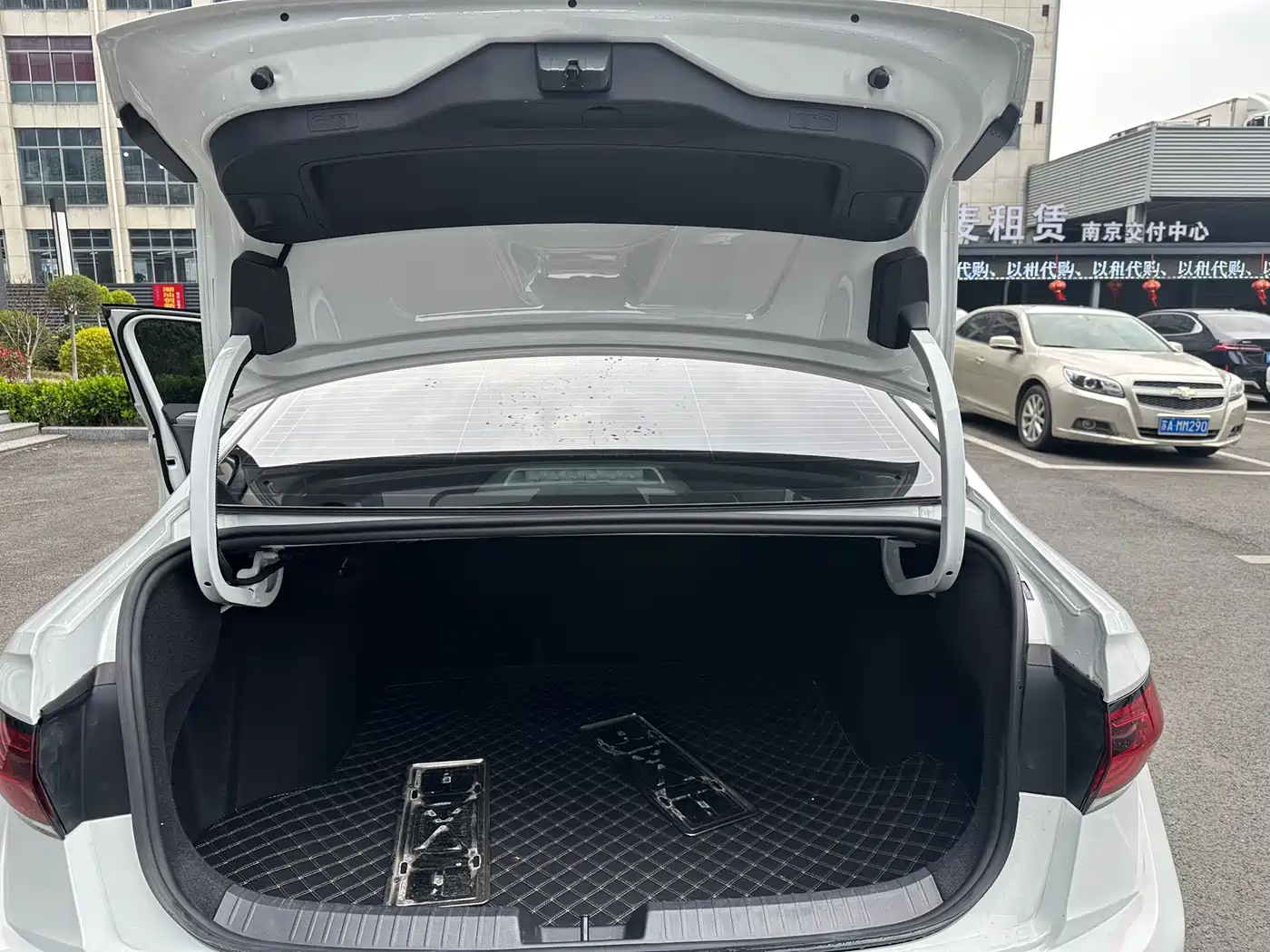 Volkswagen Sagitar 2024 300TSI DSG Surpass Edition фото 15