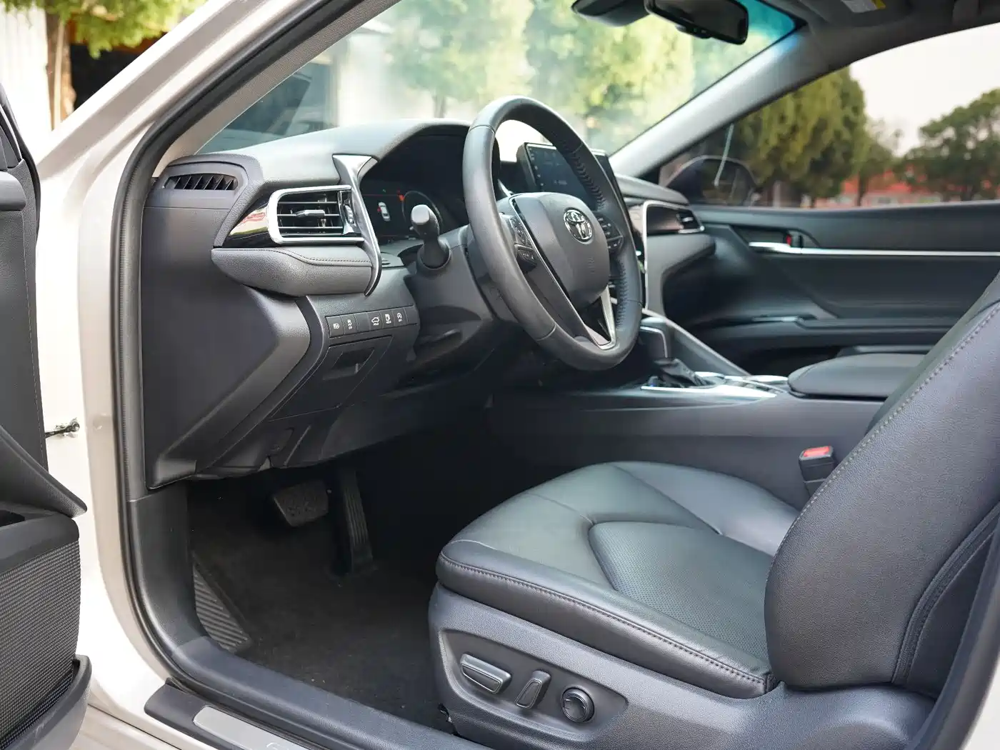 Toyota Camry 2021 2.5G Luxury Edition фото 13