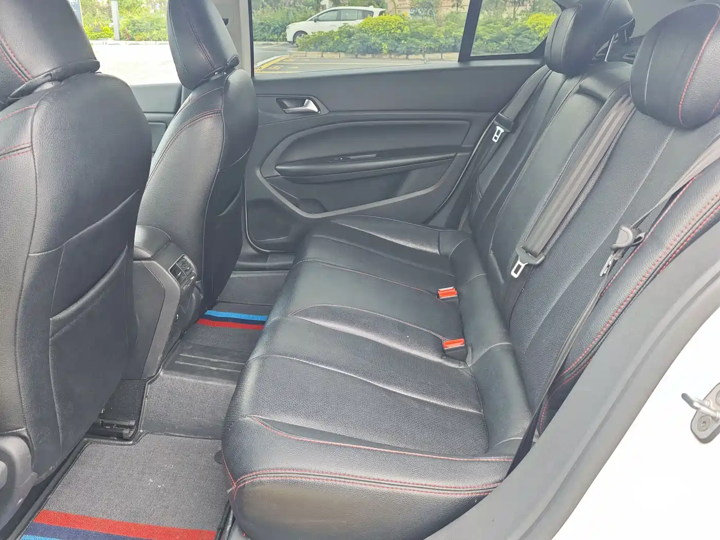 Peugeot 408 2016 1.6T Automatic Luxury Edition фото 14