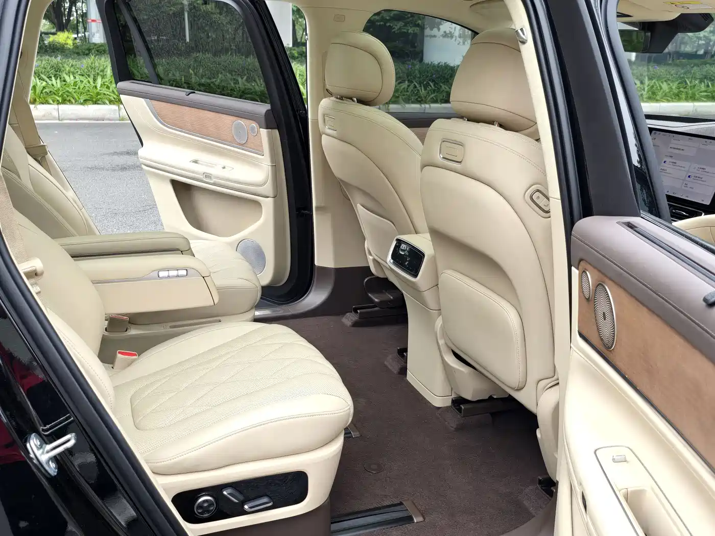AITO Wenjie AITO M9 2024 Range Extender Max Edition 42kWh 6-seater фото 14