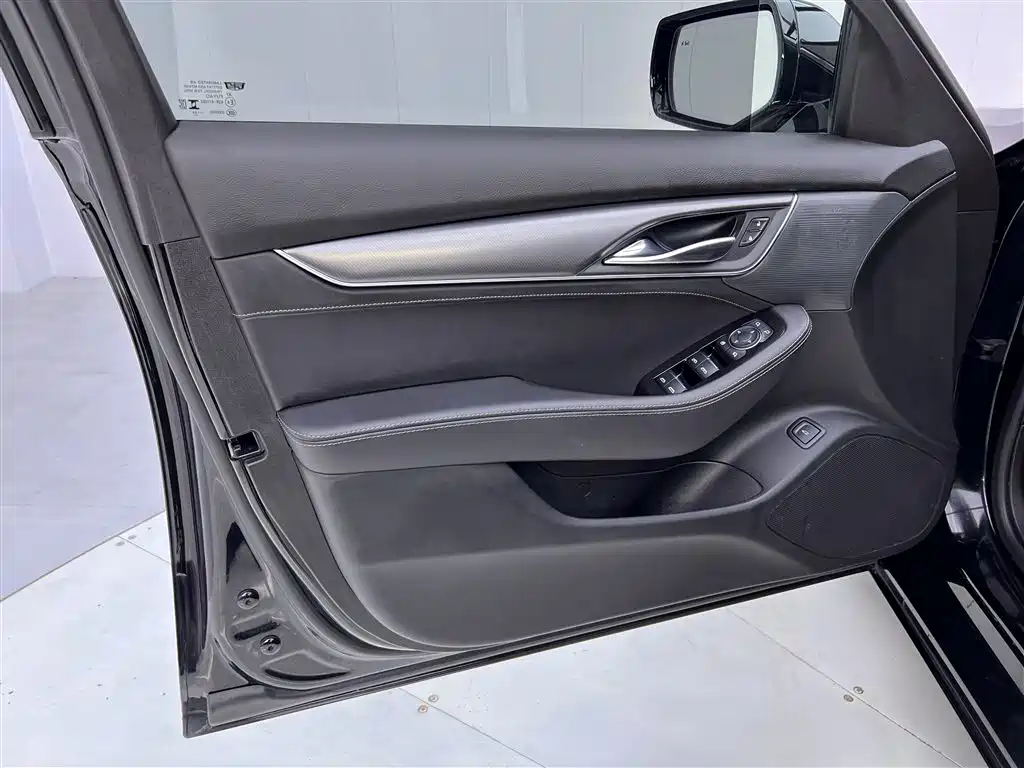 Cadillac CT5 2024 28T Luxury Model Pro фото 17