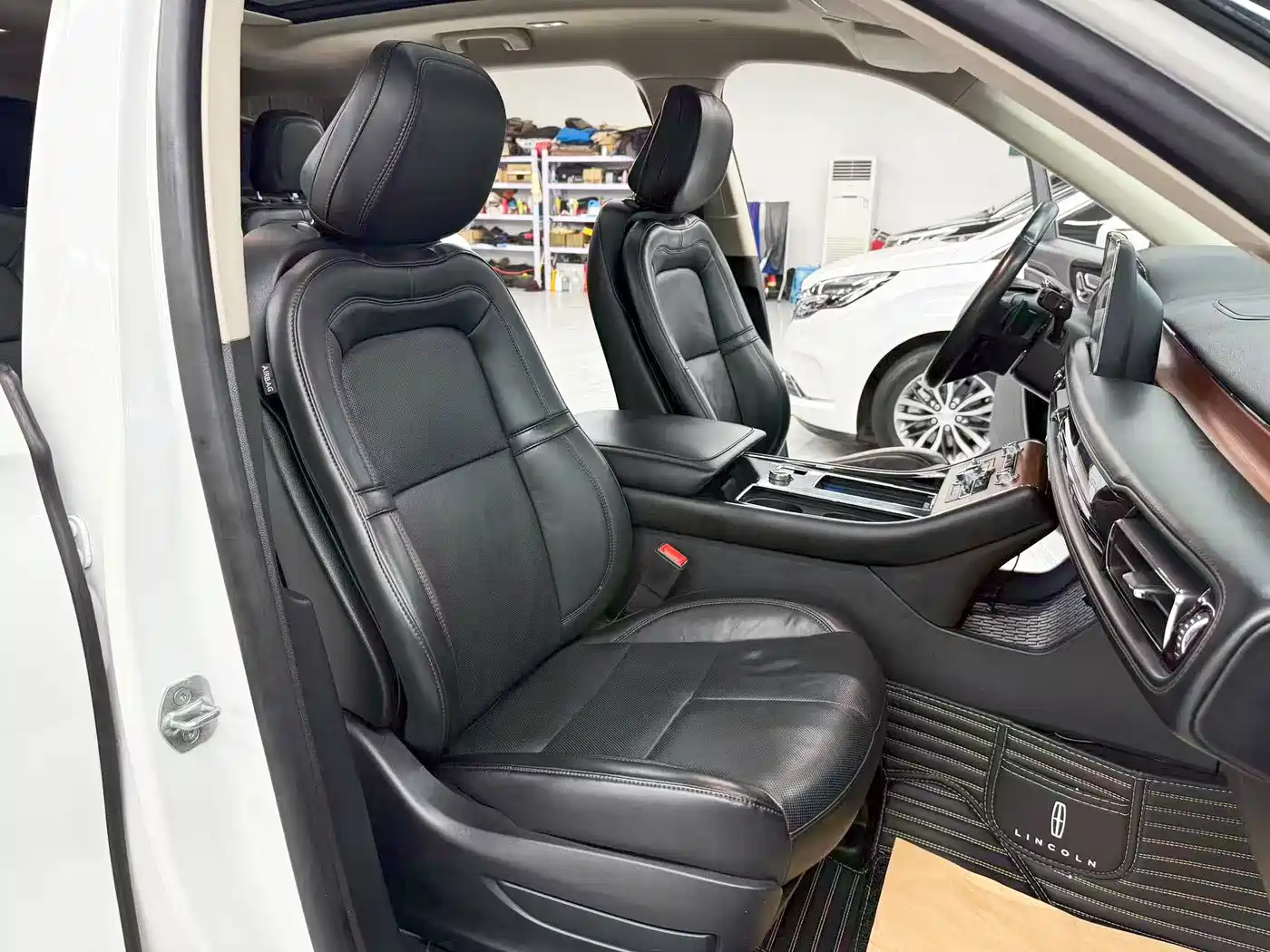 Lincoln Aviator, миниатюра 17