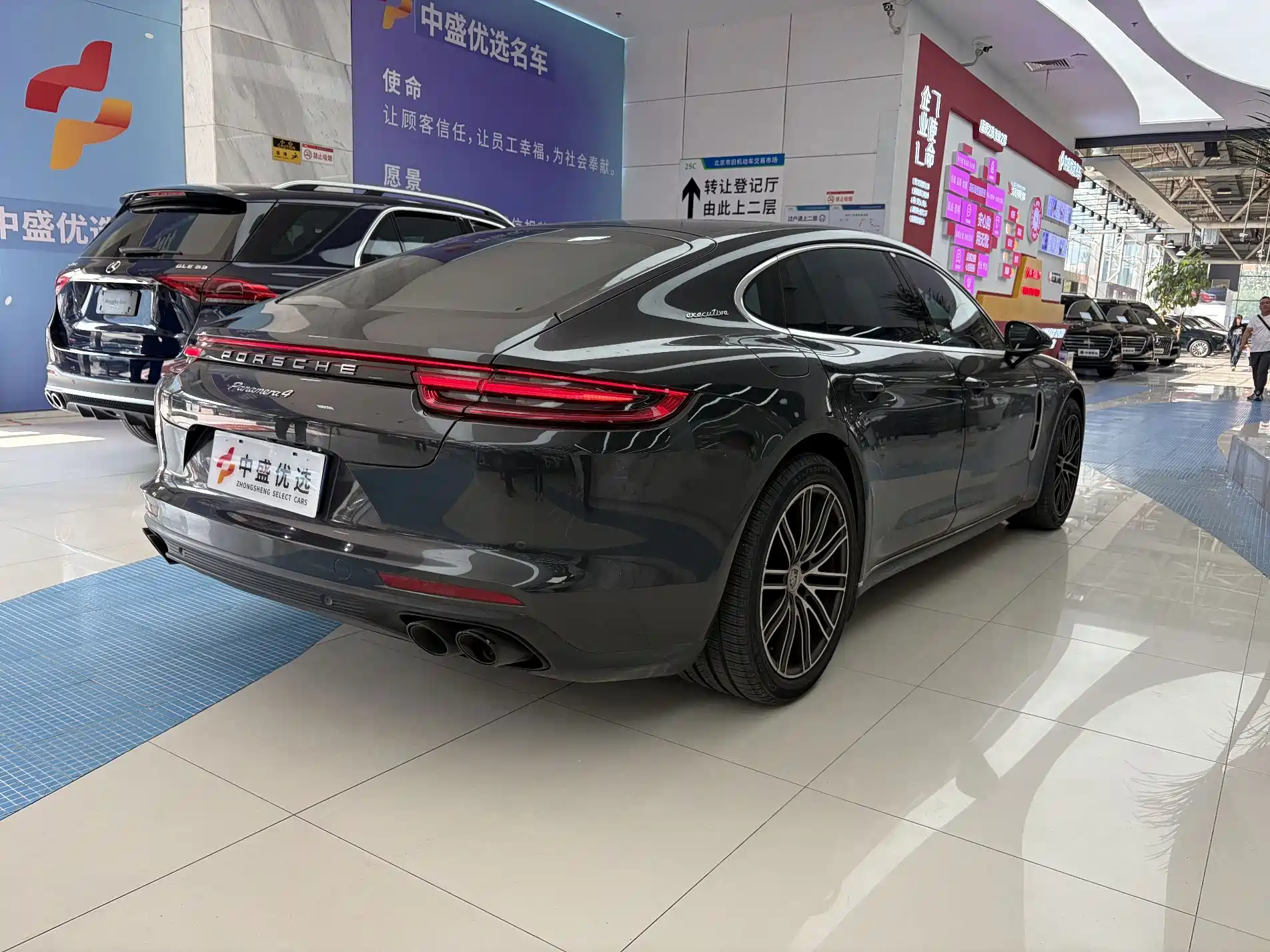 Photo 25 - Porsche Panamera