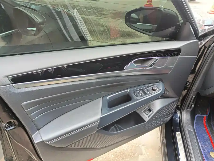 Volkswagen Passat 2023 Facelift 330TSI Starlight Elite Edition фото 7