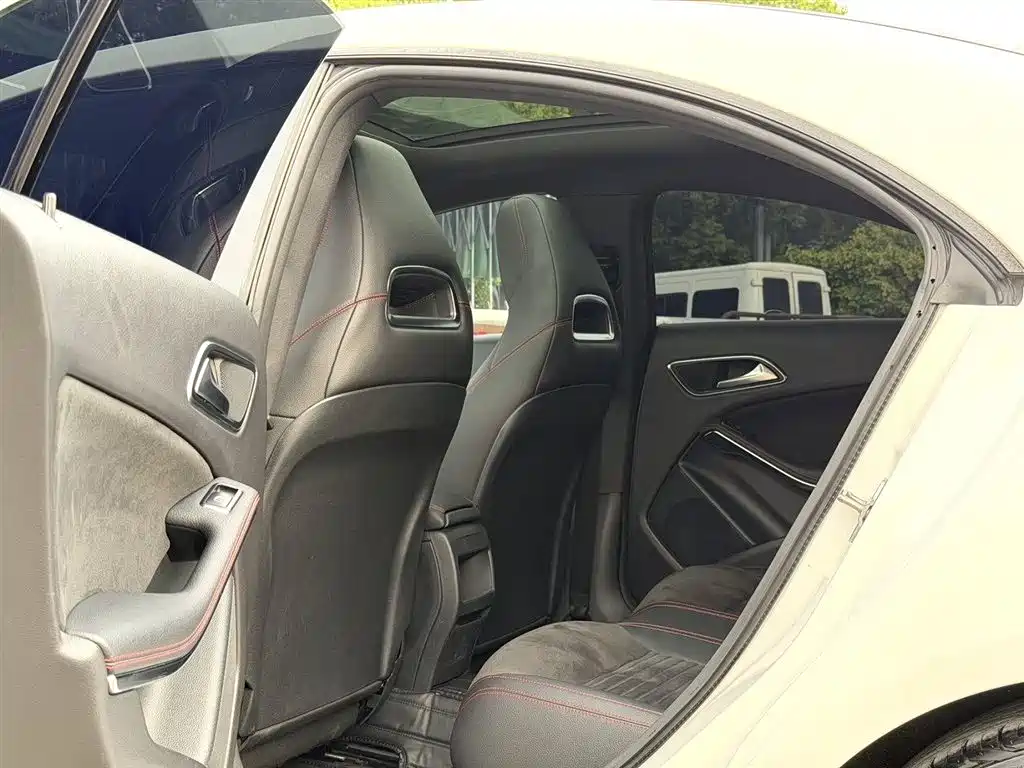 Mercedes-Benz CLA (Import) 2018 CLA 220 4MATIC фото 9