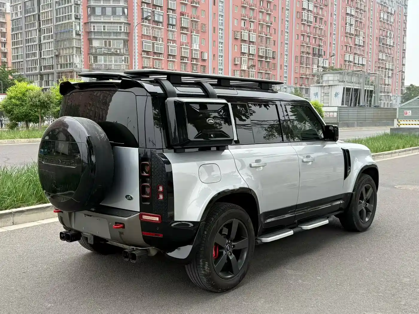 Land Rover Defender 2023 Model 110 3.0T P400 X-DYNAMIC HSE фото 6