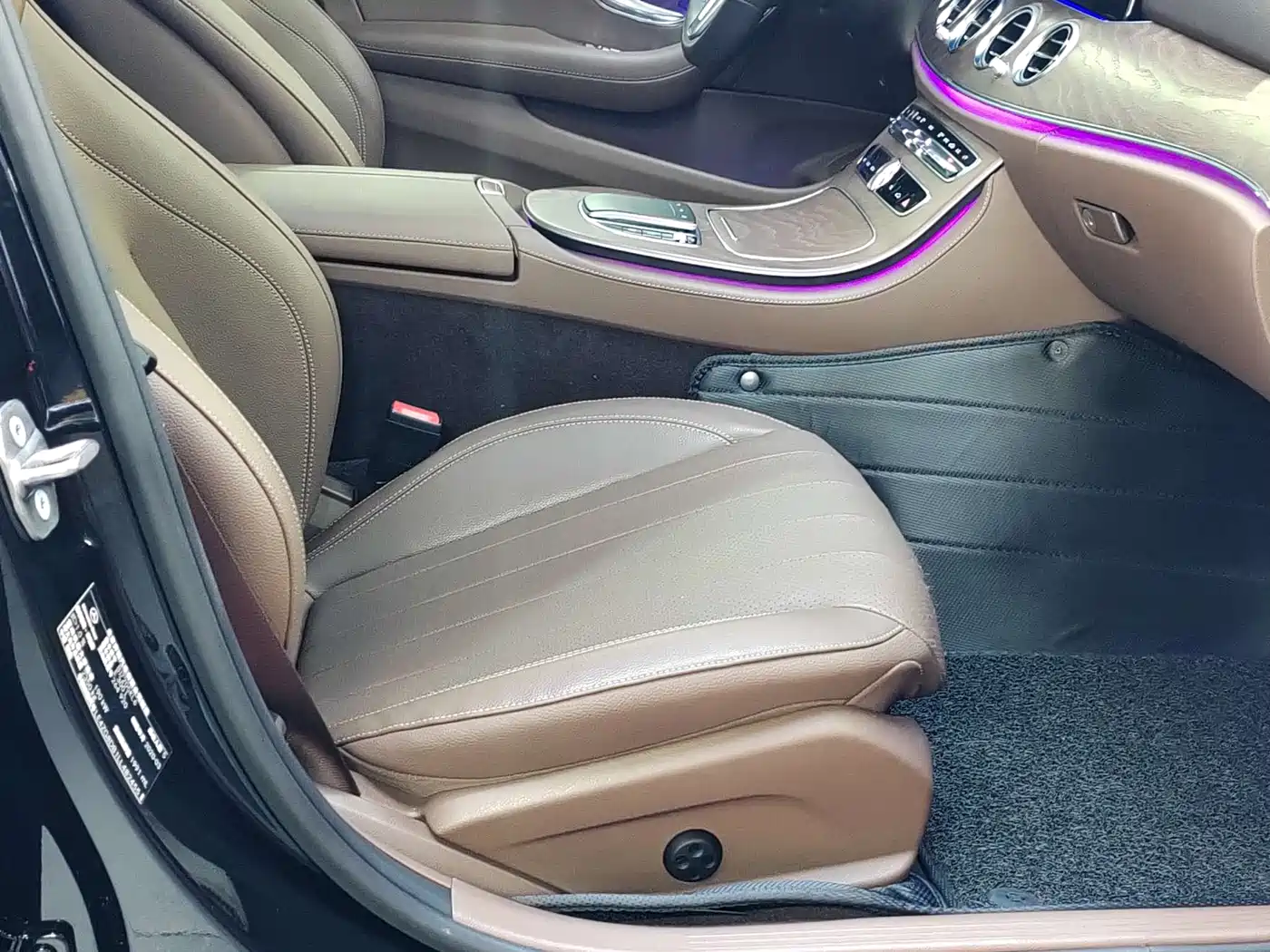 Mercedes-Benz E-Class, миниатюра 16