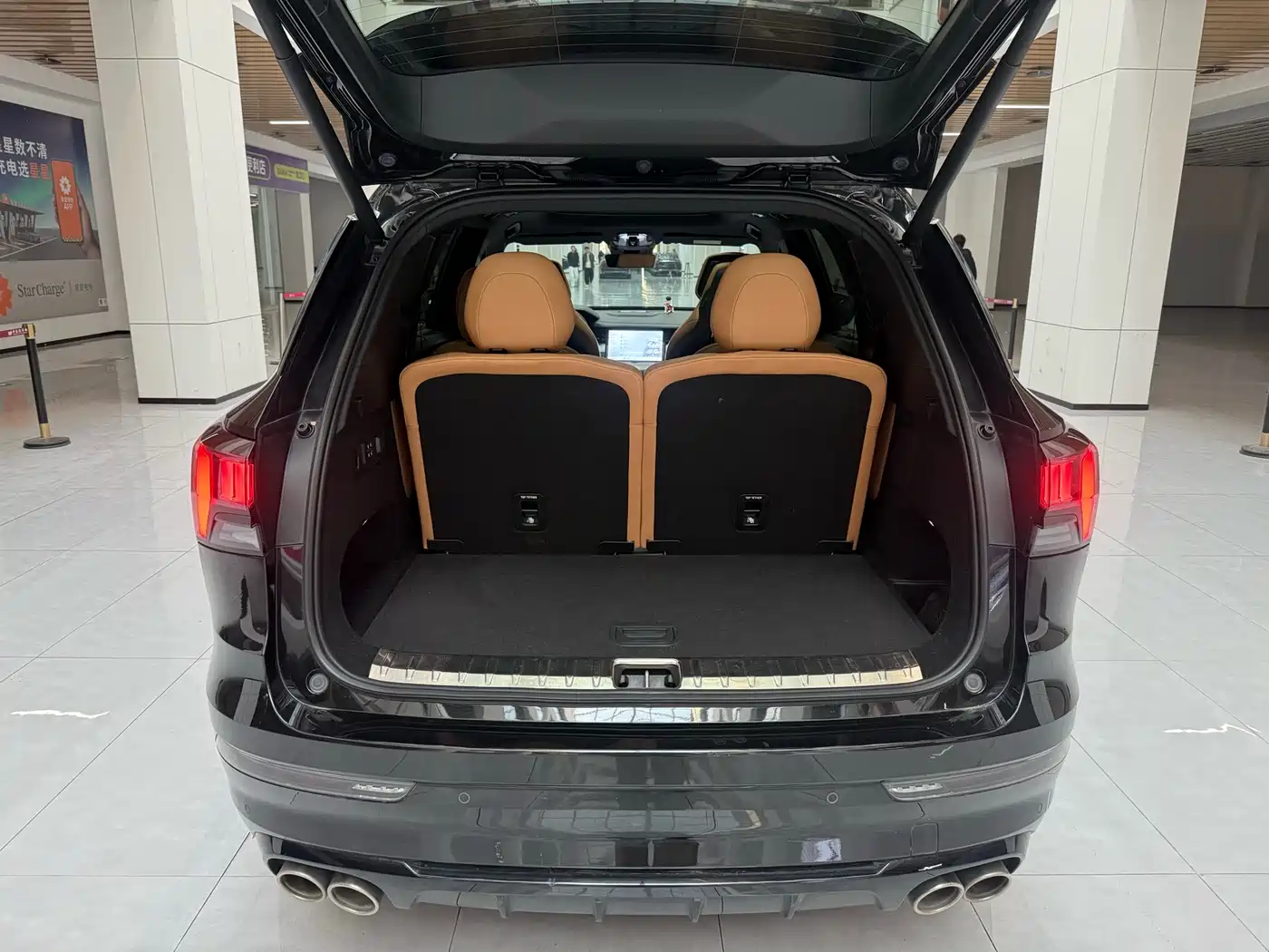 Lynk & Co 09 EM-P 2021 2.0T PHEV Halo 6-seater фото 9