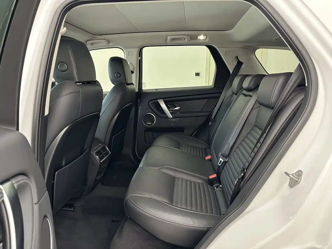 Land Rover Discovery Sport 2024 Luxury Custom Edition фото 8