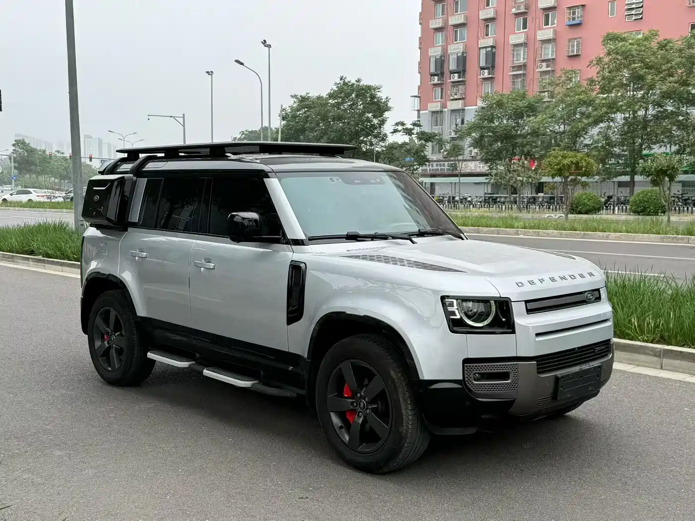 Land Rover Defender 2023 Model 110 3.0T P400 X-DYNAMIC HSE фото 3