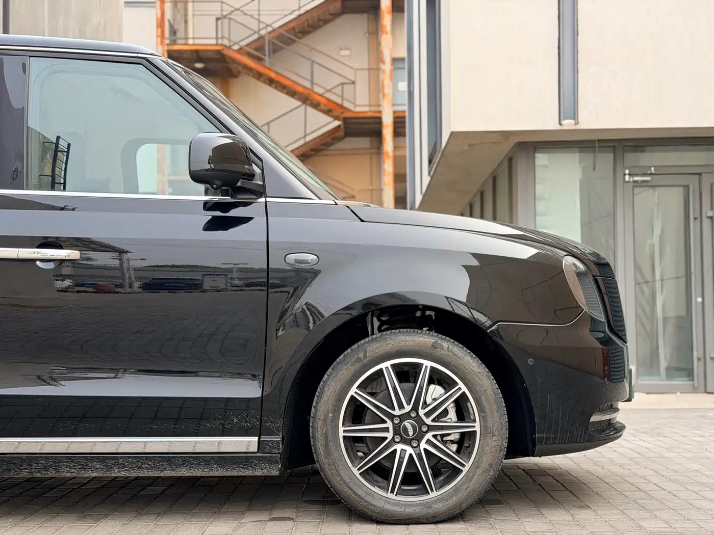 LEVC TX 2022 TX5 Extended Range Space Comfort Edition фото 4