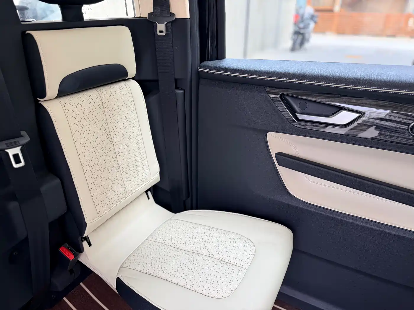 LEVC TX 2022 TX5 Extended Range Space Comfort Edition фото 17