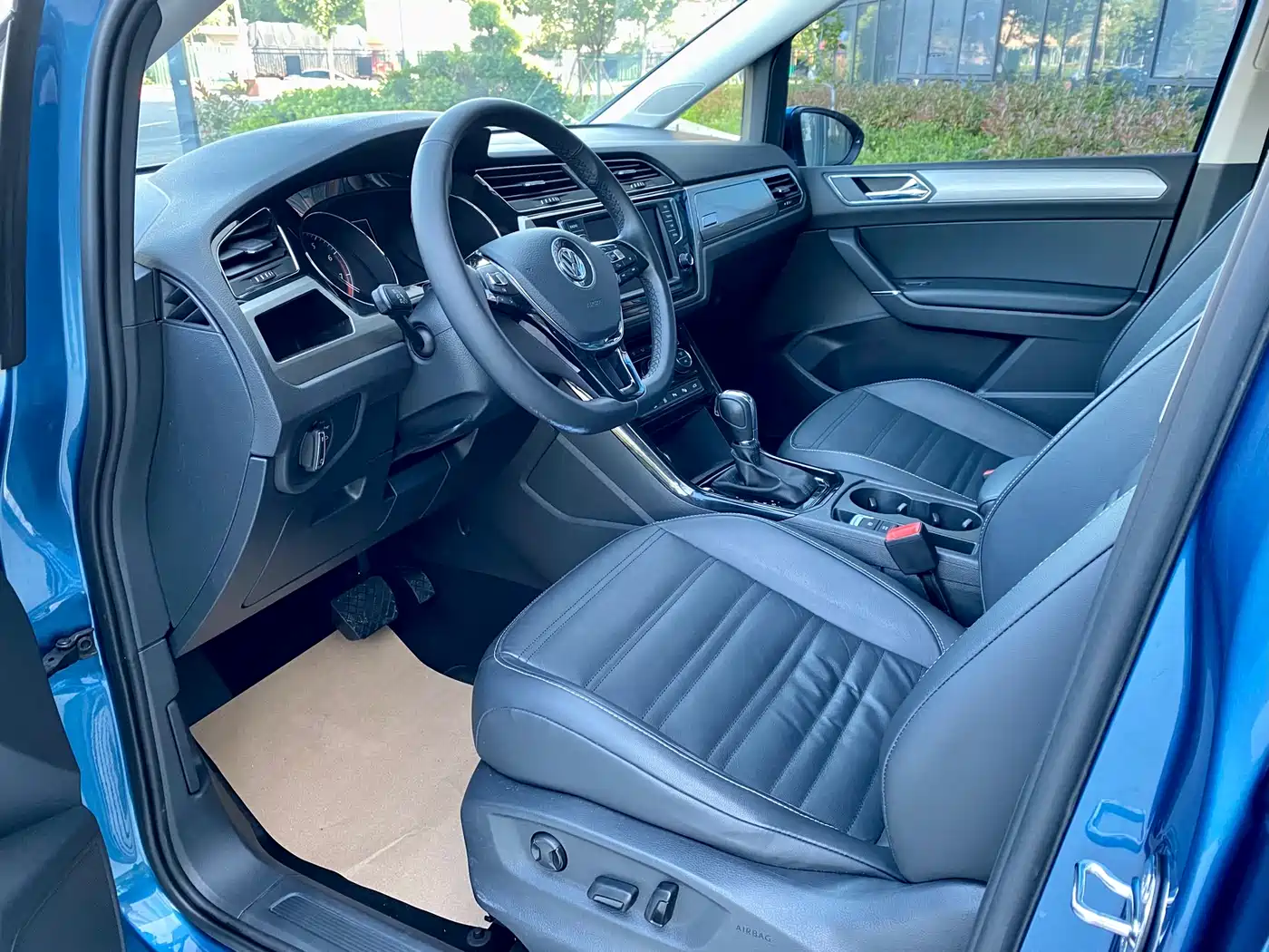 Volkswagen Touran 2018 Touran L 330TSI DSG Luxury фото 4
