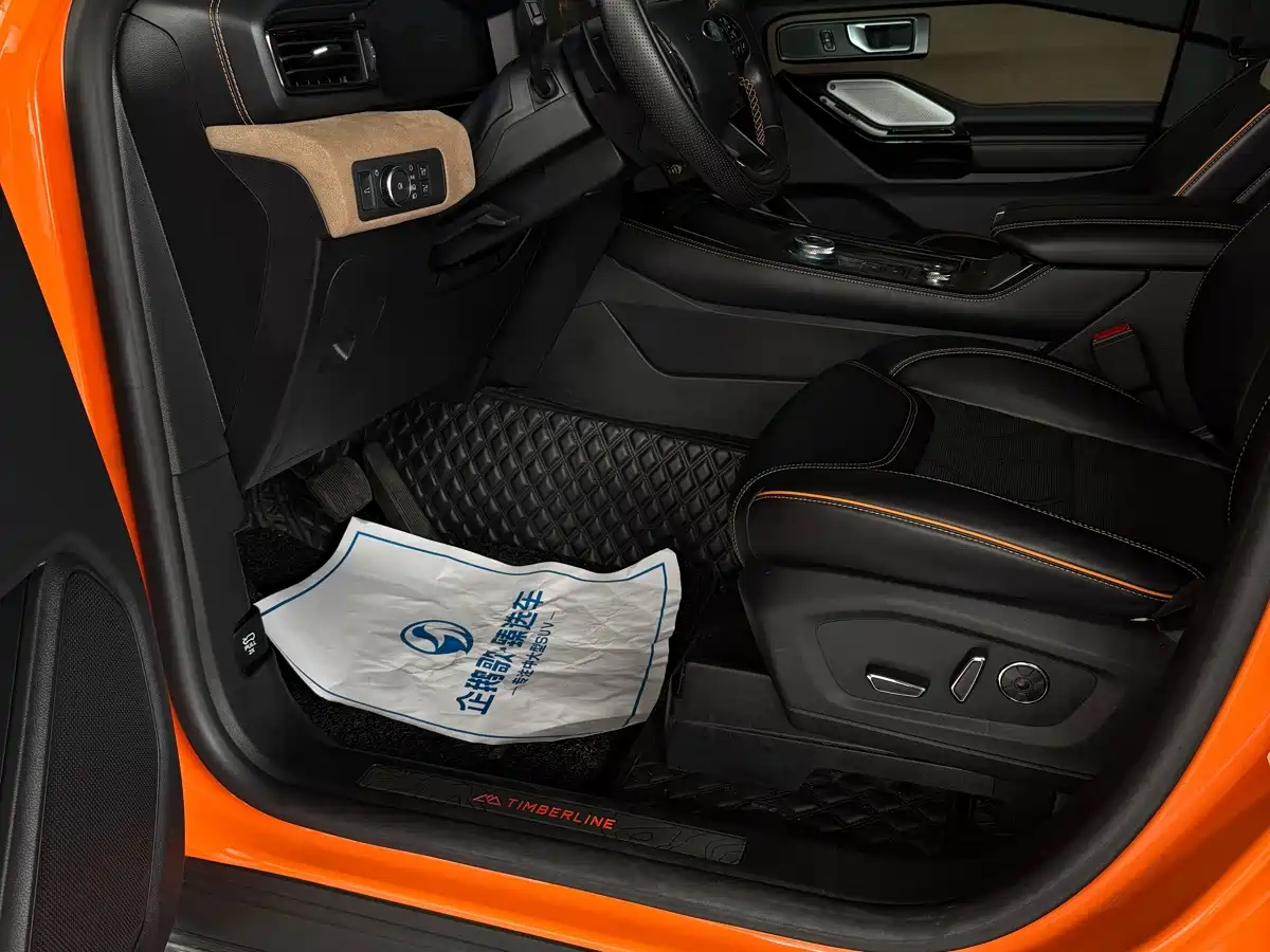 Photo 15 - Ford Explorer