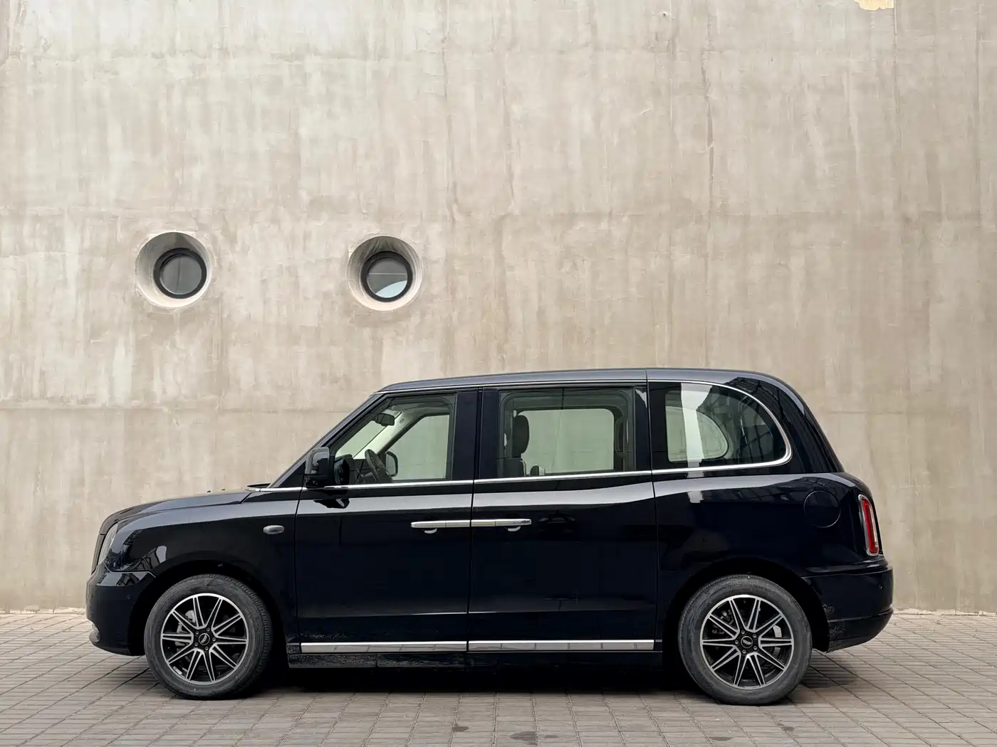 LEVC TX 2022 TX5 Extended Range Space Comfort Edition фото 6