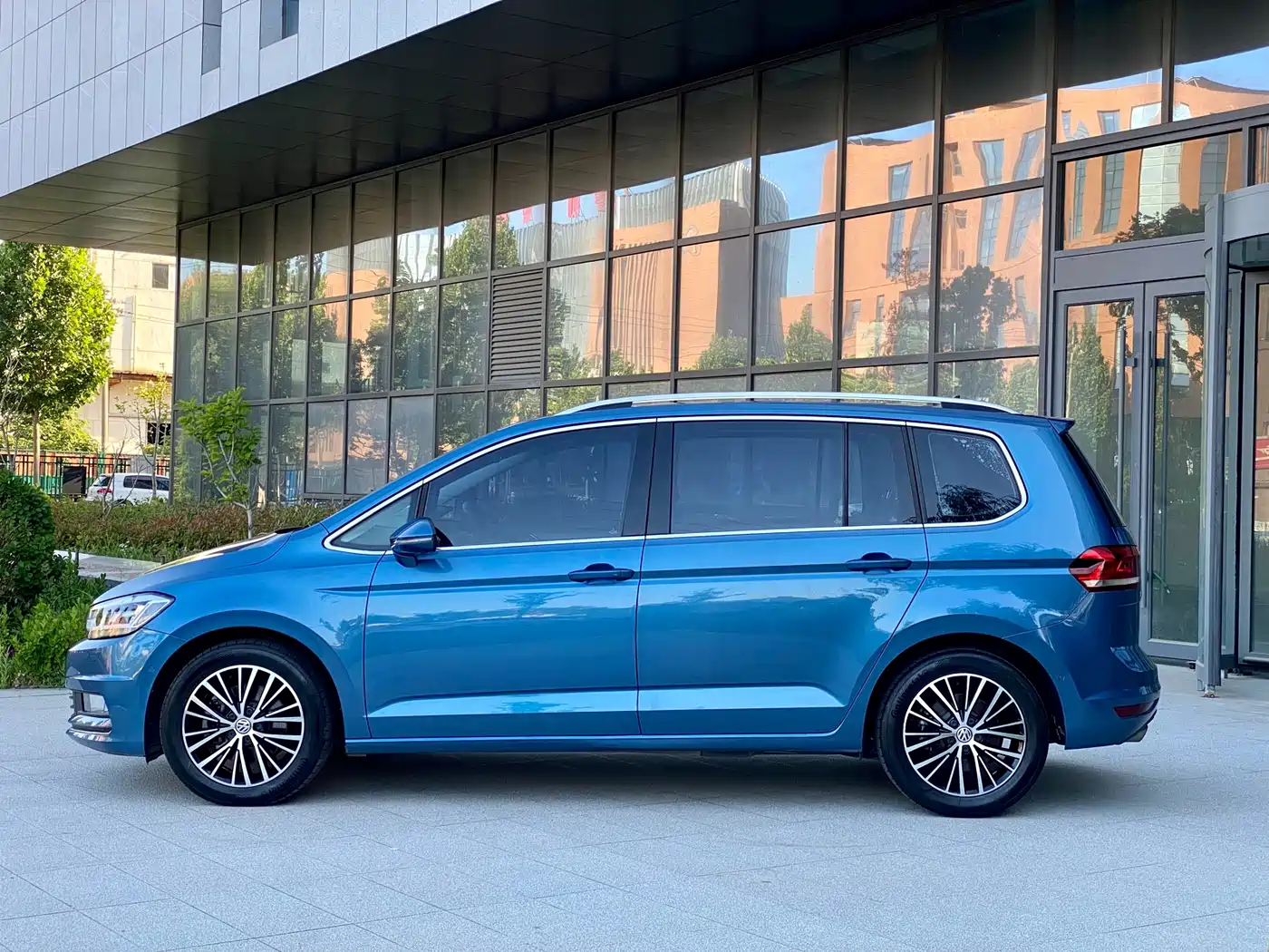 Volkswagen Touran 2018 Touran L 330TSI DSG Luxury фото 10