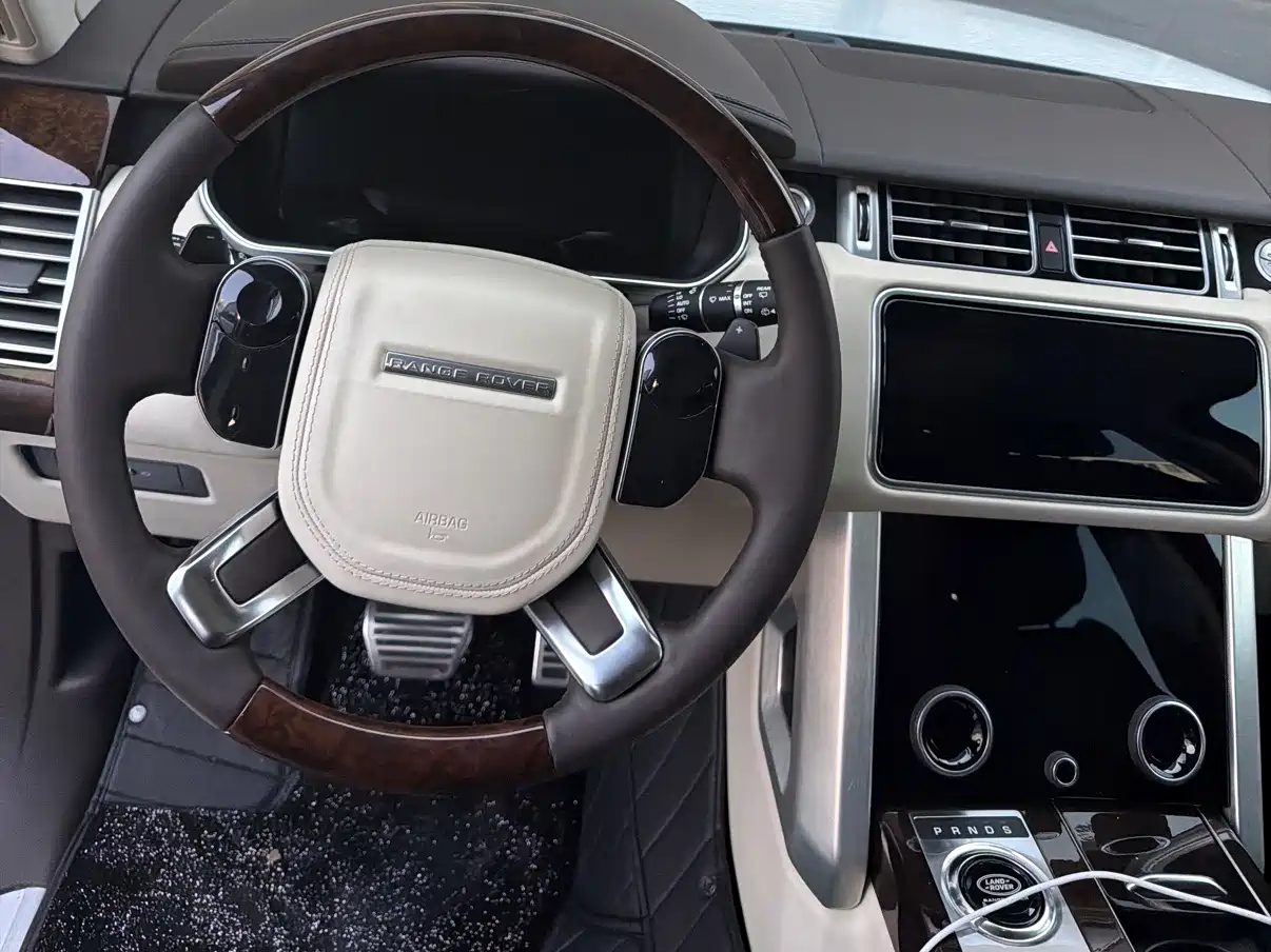 Land Rover Range Rover 2020 3.0 L6 Heritage Edition фото 12