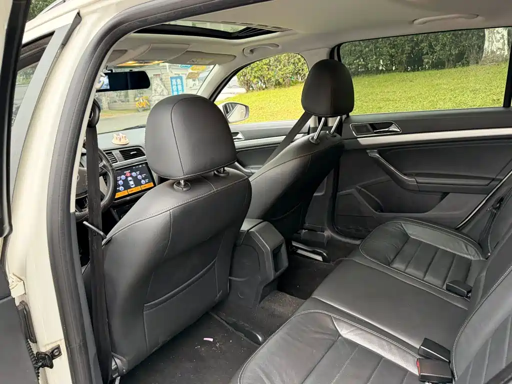 Photo 11 - Volkswagen Lavida Tour