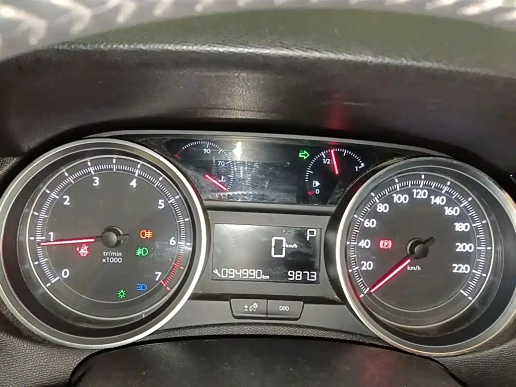 Peugeot 408 2016 1.6T Automatic Luxury Edition фото 12