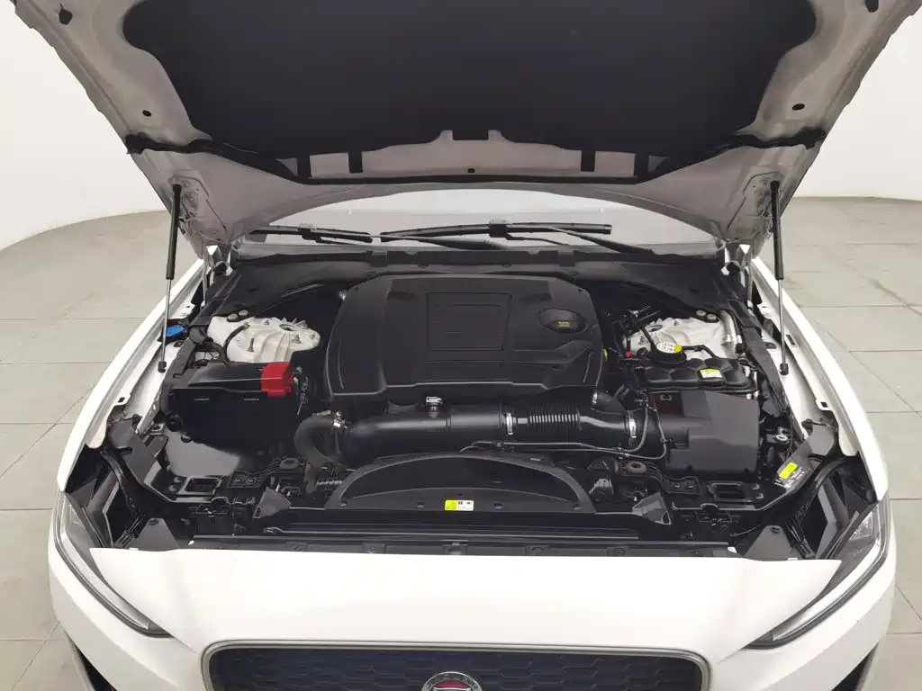 Jaguar XEL, миниатюра 6