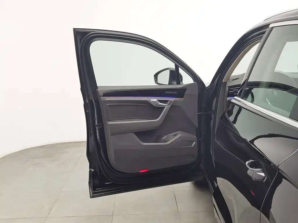 Фото 8 - Volkswagen Touareg