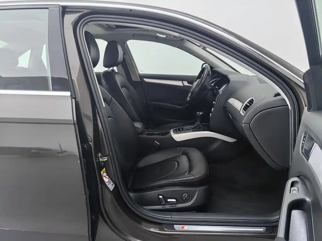 Фото 23 - Audi A4L
