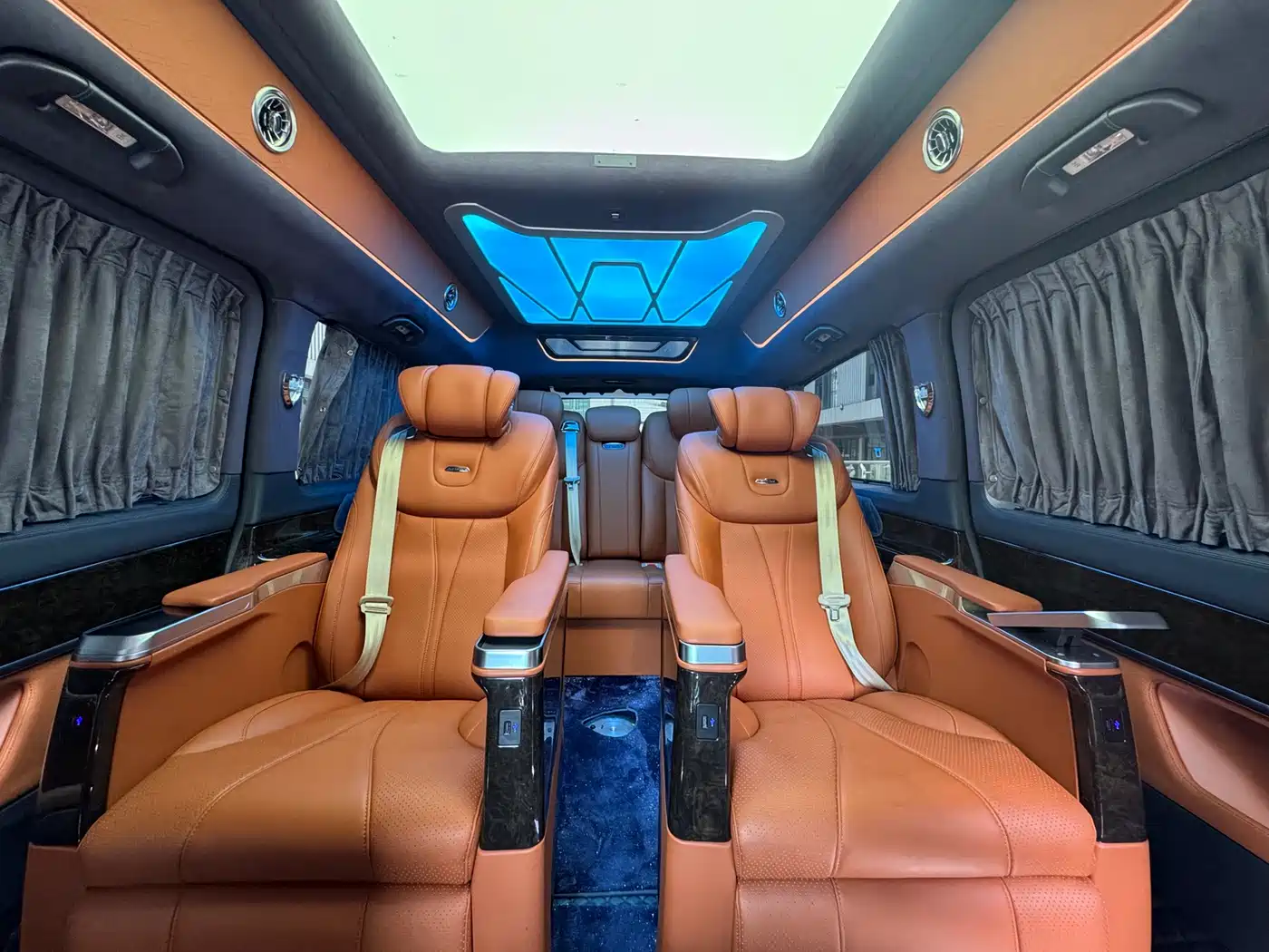 Mercedes-Benz V-Class 2022 V 260 L Long Wheelbase Luxury Edition фото 12