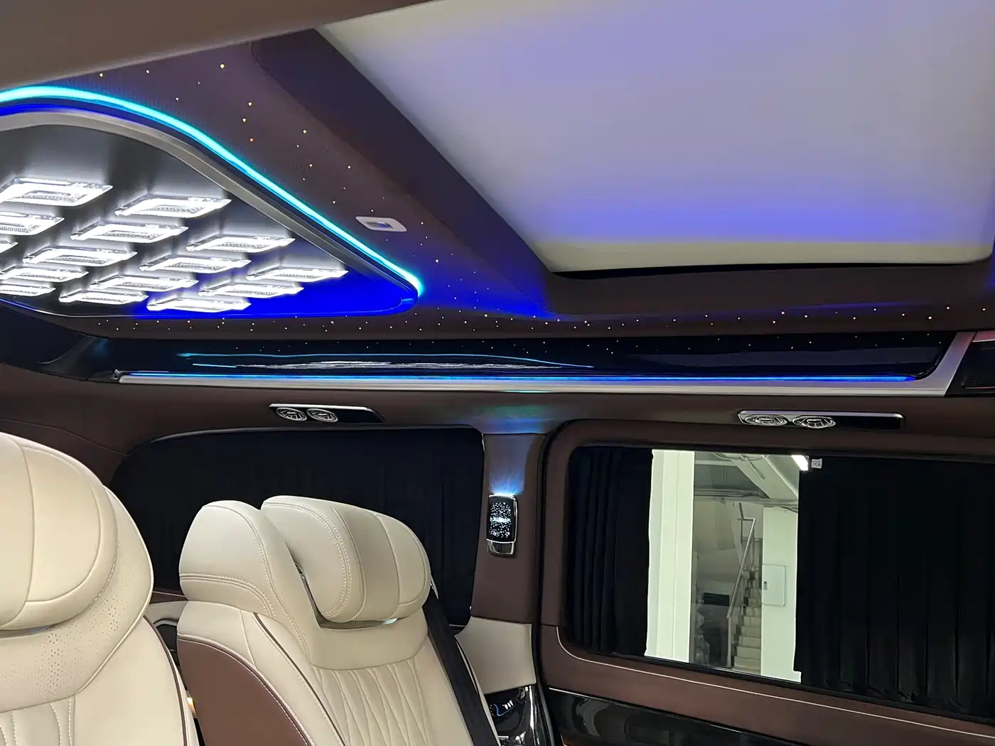 Mercedes-Benz V-Class 2024 V 300 L Long Wheelbase Luxury Edition фото 11