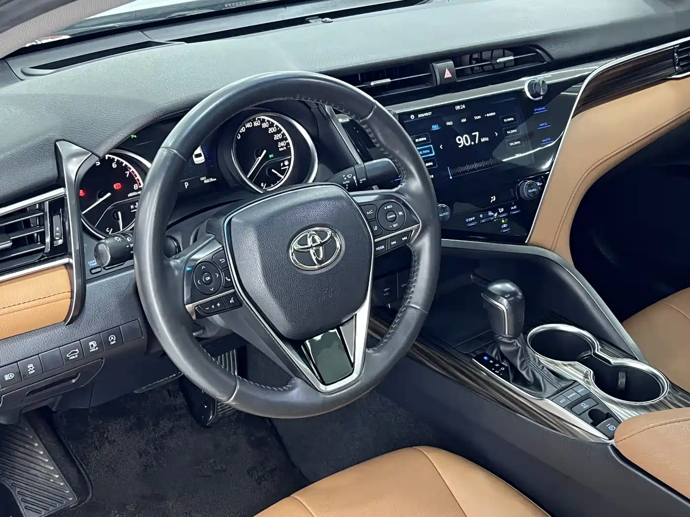 Toyota Camry 2021 2.5G Luxury Edition фото 16