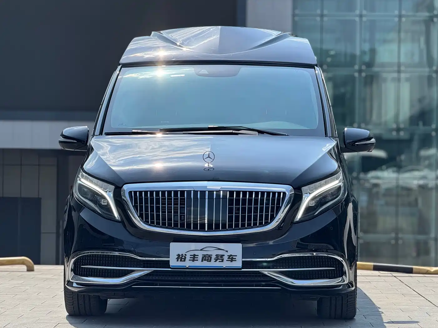 Mercedes-Benz V-Class 2022 V 260 L Long Wheelbase Luxury Edition фото 2