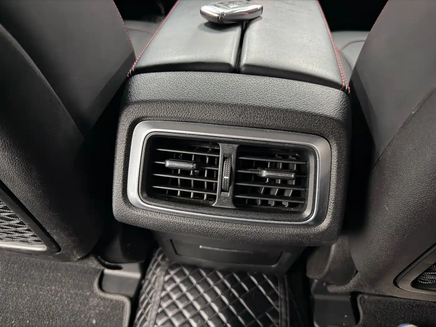 BAIC ORV Beijing Offroad BJ40 2019 PLUS 2.3T Automatic 4WD Luxury Edition China VI фото 10