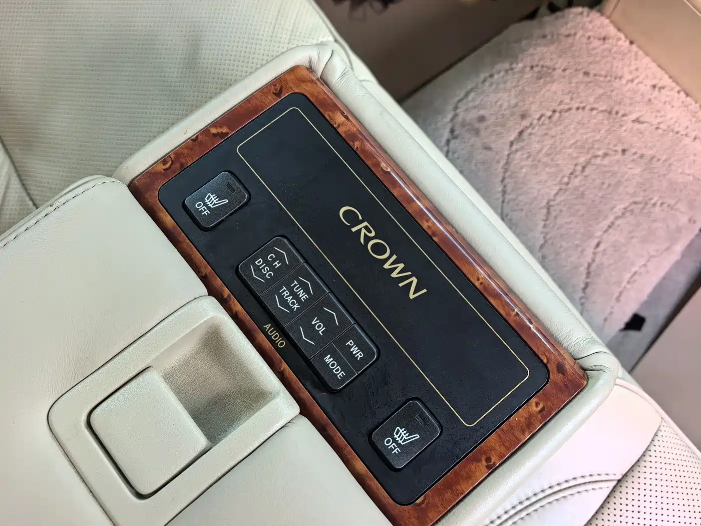 Toyota Crown 2007 2.5L Royal Navigation Edition фото 10