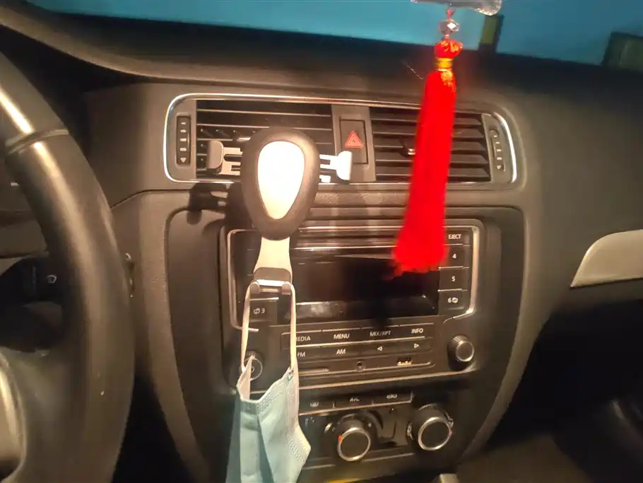 Volkswagen Sagitar 2014 1.6L Automatic Comfort фото 13