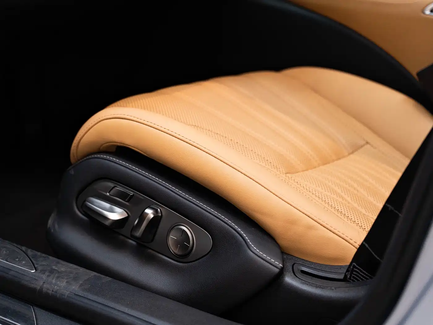 Lexus LS 2021 500h Premium Edition фото 20