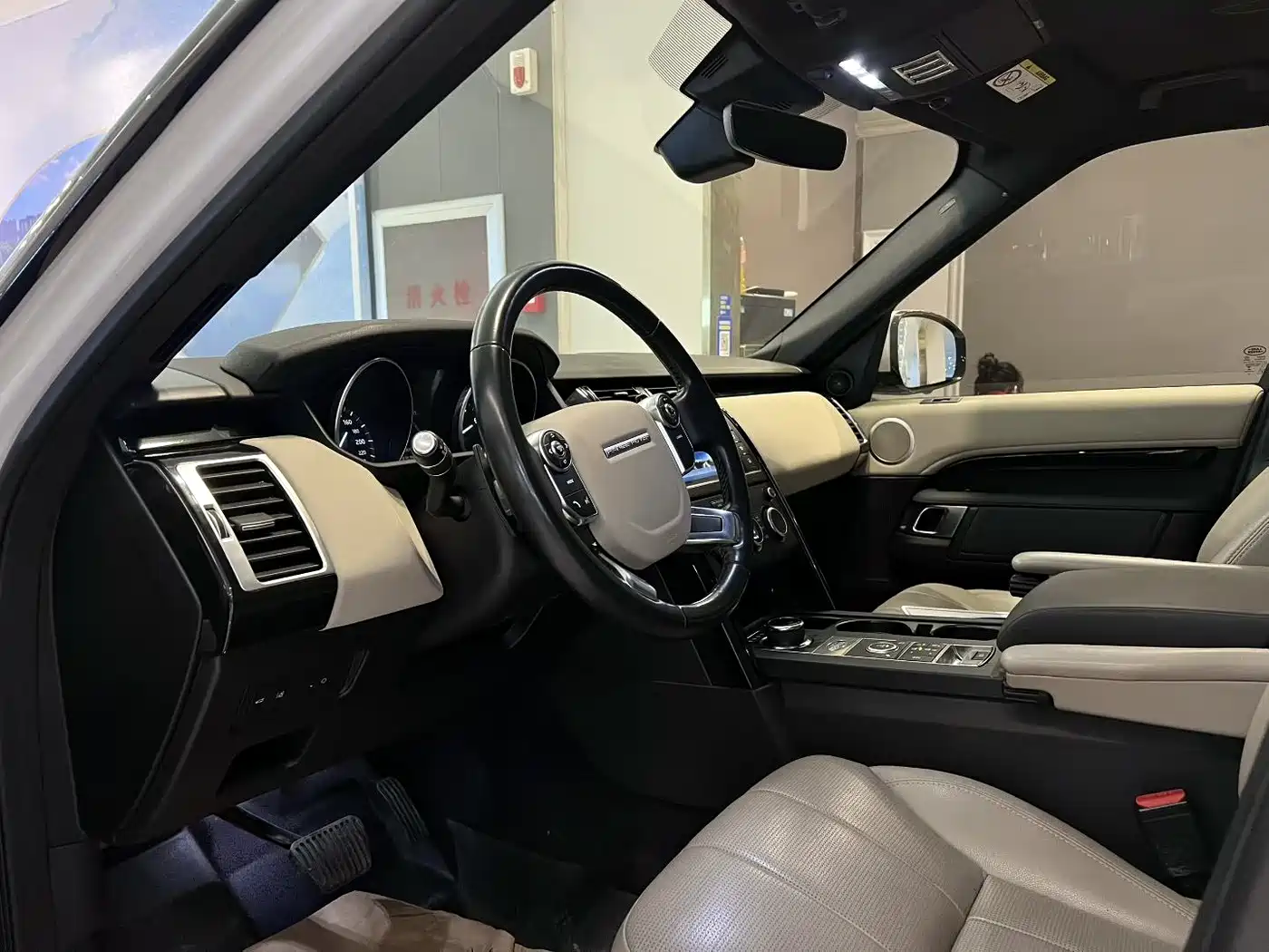Land Rover Discovery 2019 3.0 SC V6 SE фото 4