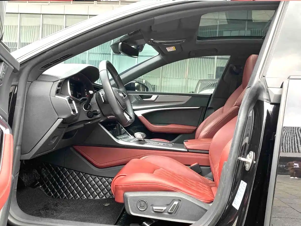 Photo 4 - Audi A7L