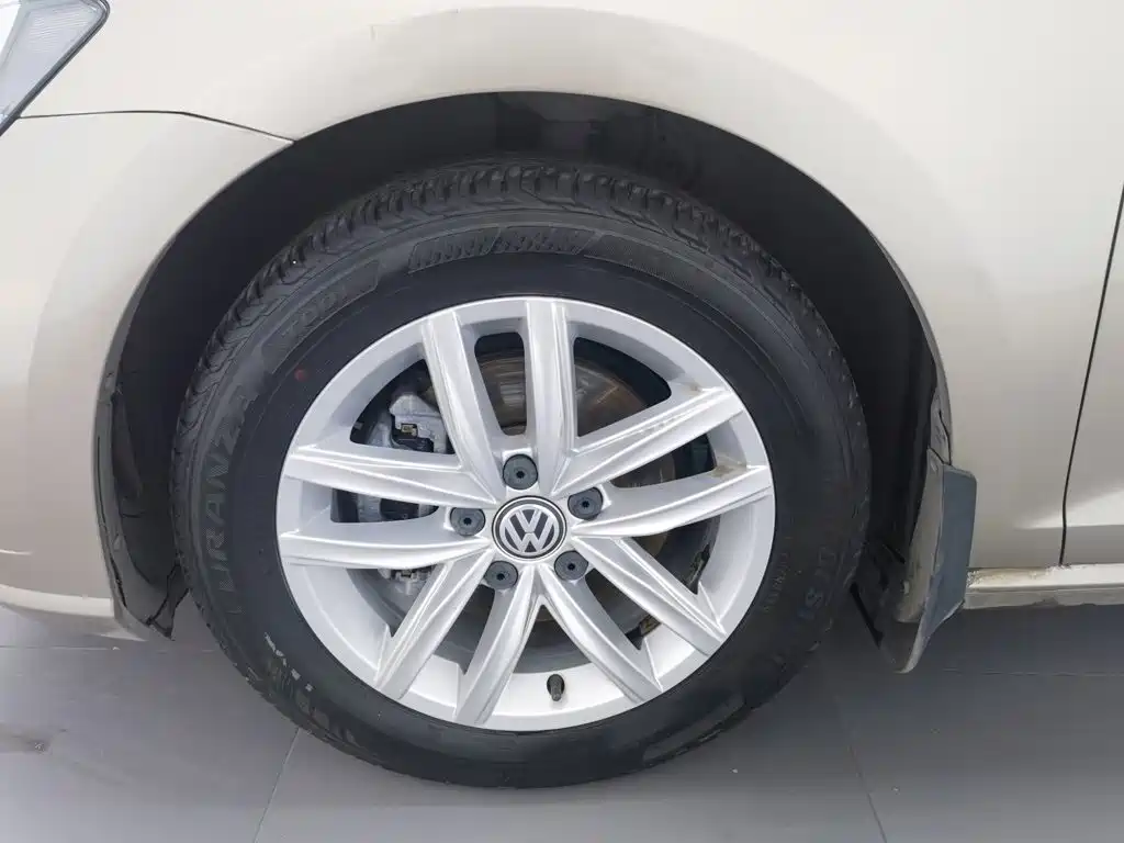 Фото 17 - Volkswagen Golf