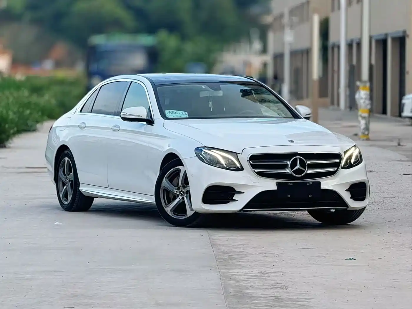 Mercedes-Benz E-Class 2016 E 300 L Sport Luxury фото 3