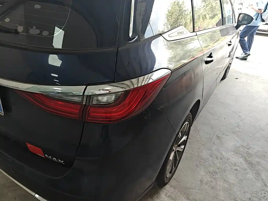 Photo 8 - BYD Song MAX
