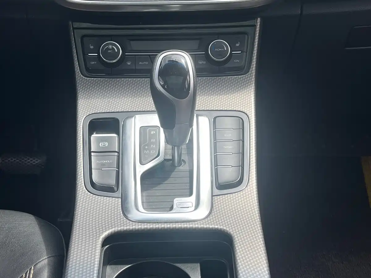 Фото 13 - Geely Emgrand GS