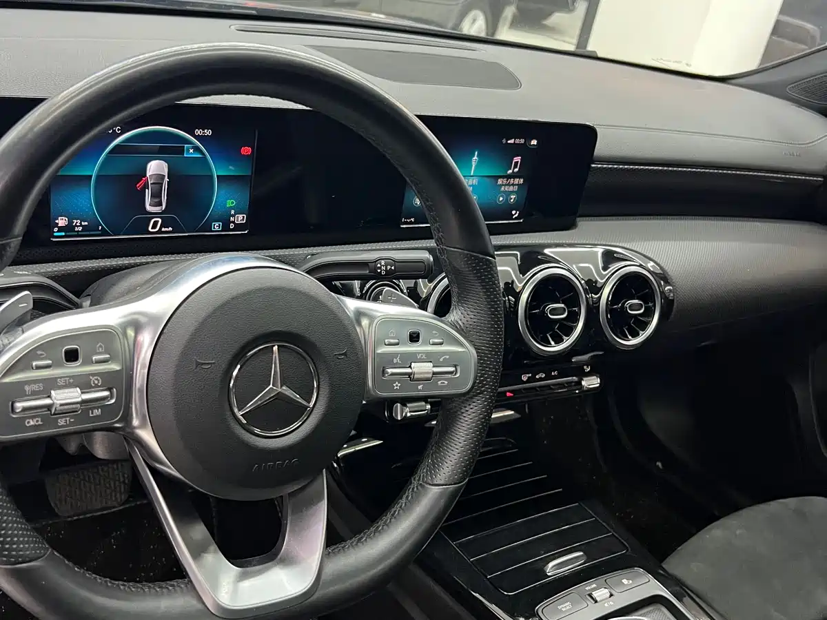 Mercedes-Benz A-Class 2019 A 180 L Sport Sedan фото 5