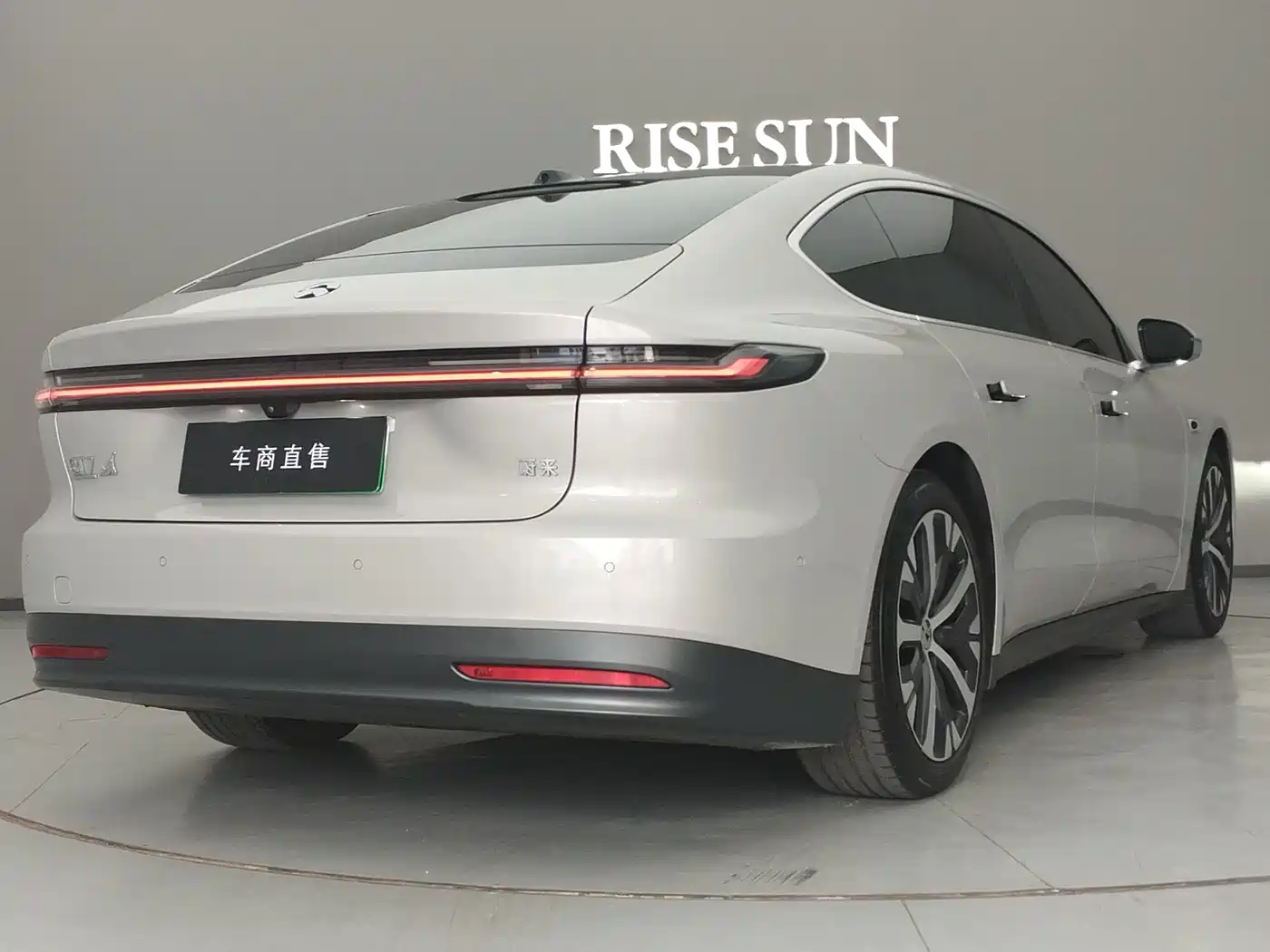 2025 NIO ET7