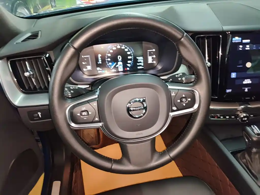 Photo 11 - Volvo XC60