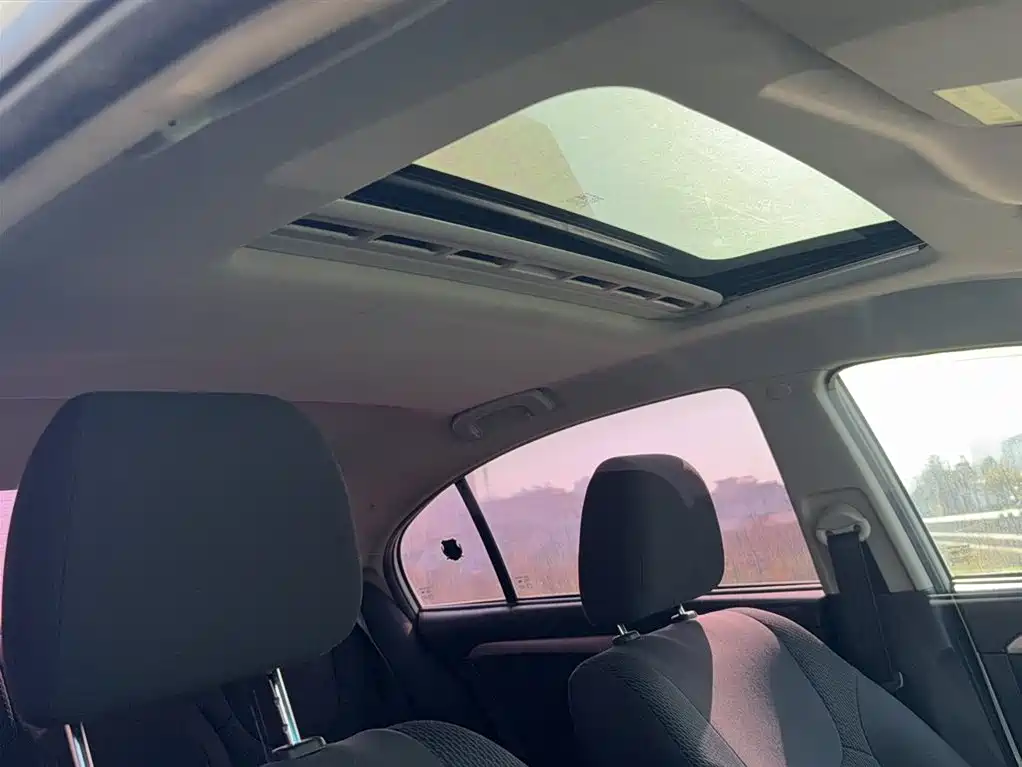 Roewe 350 2017 2015 Model 1.5L Manual Luxury Sunroof Edition