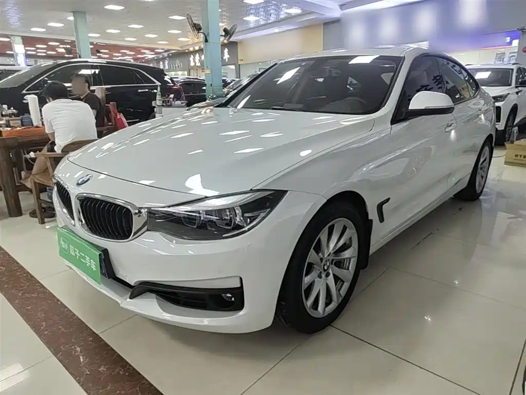 BMW 3 Series GT 2019 320i Fashion Model
