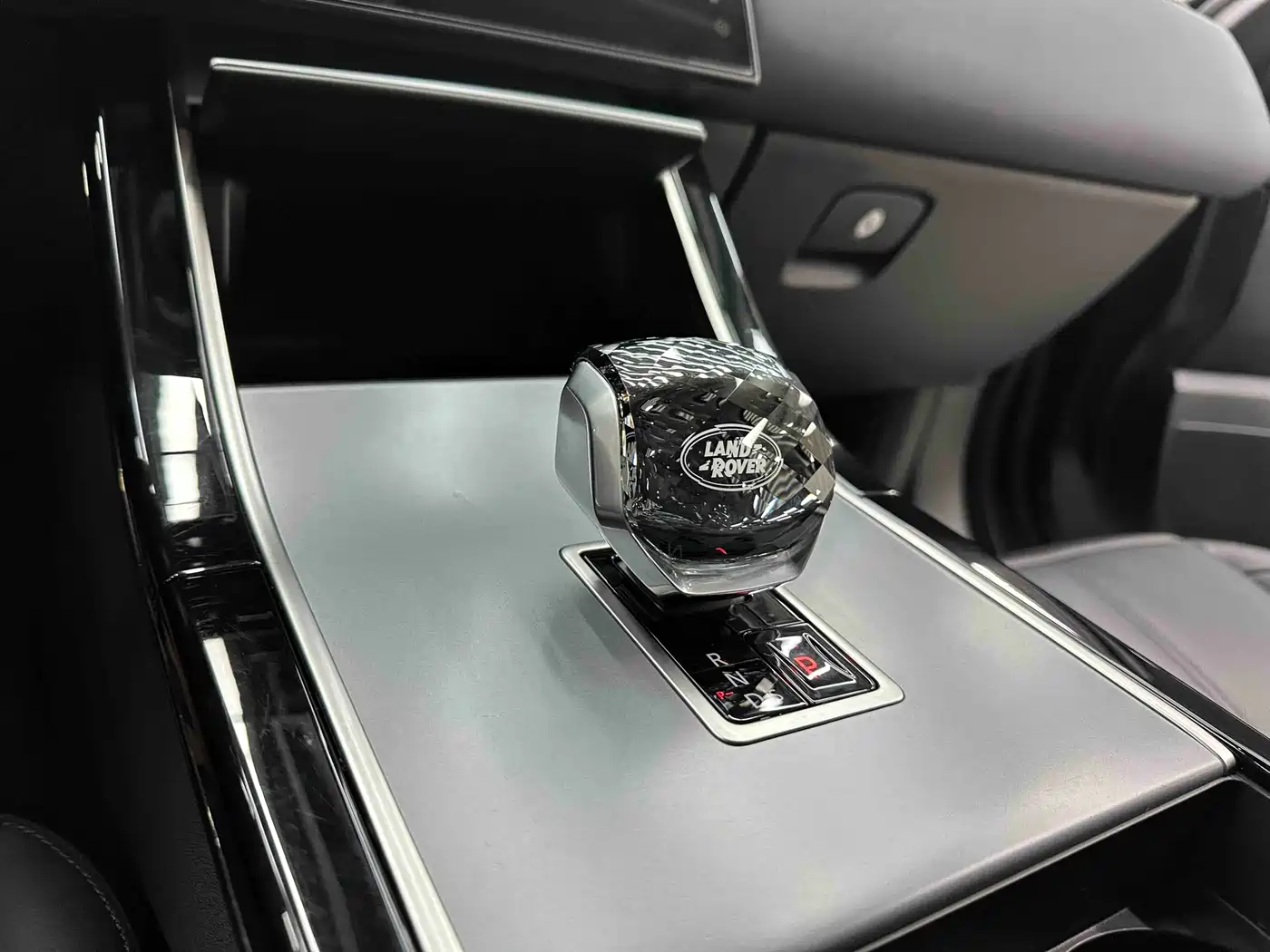 Land Rover Range Rover Velar 2024 S фото 14