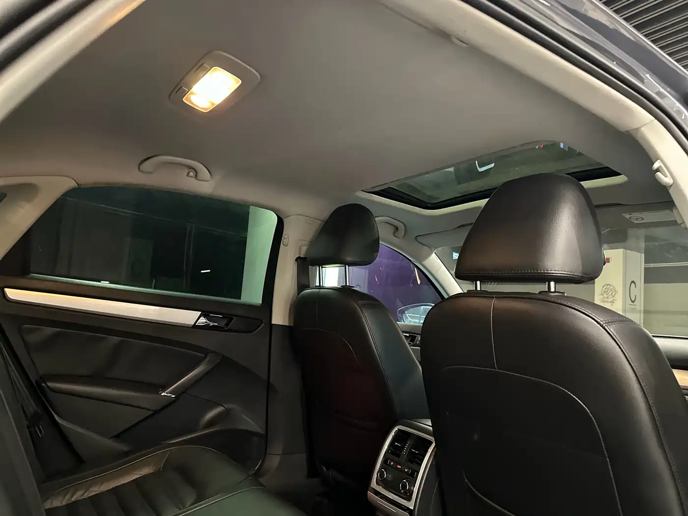 Volkswagen Passat 2014 1.8TSI DSG Executive Edition фото 20