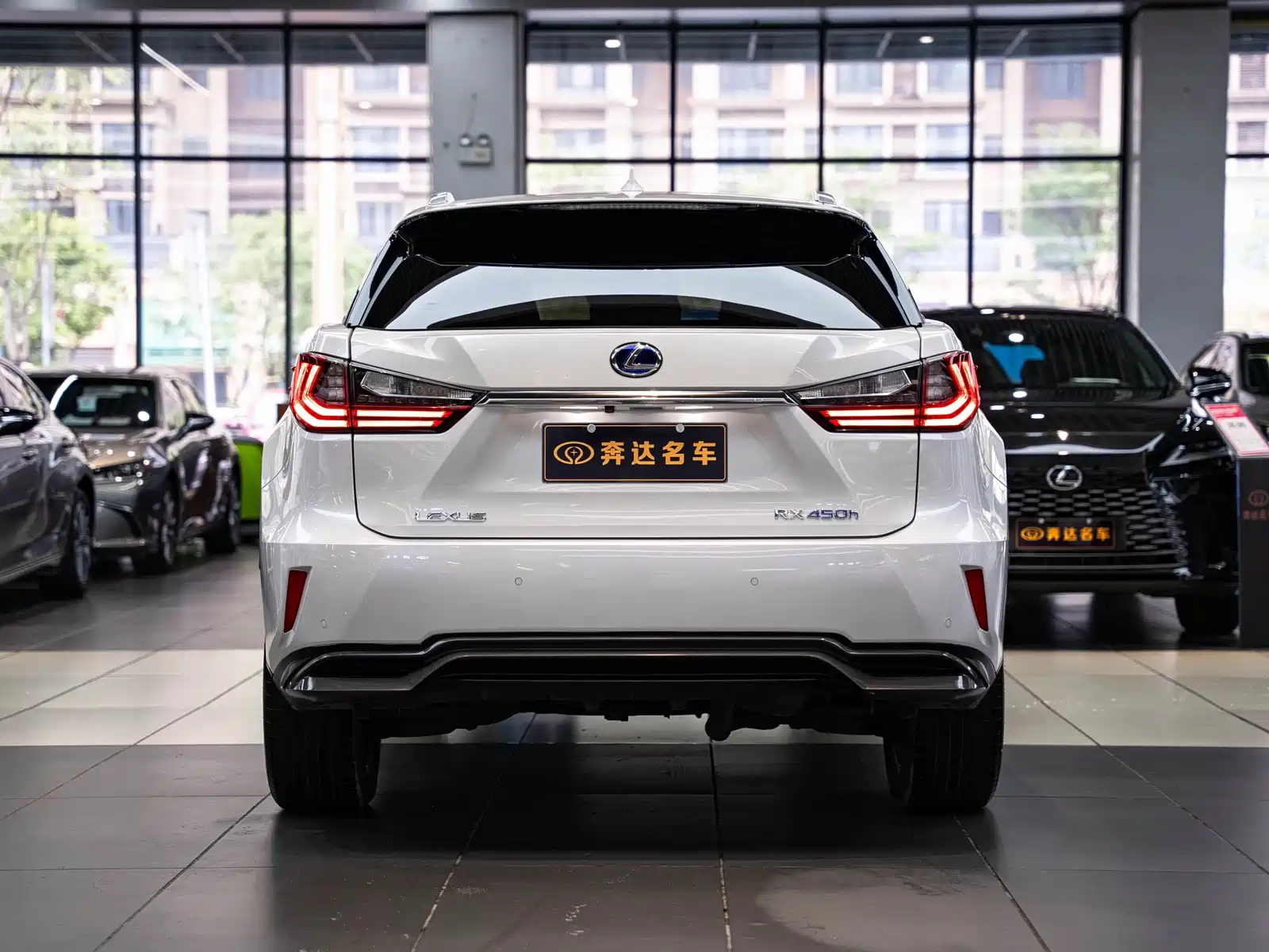 Фото 5 - Lexus RX