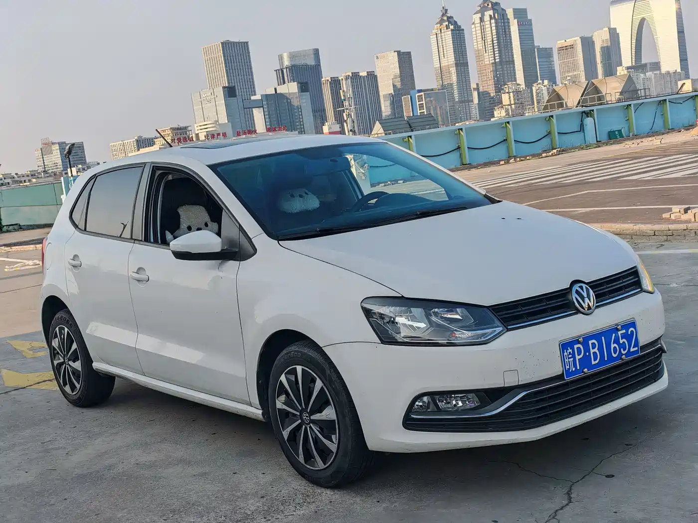 Volkswagen Polo 2016 1.6L Automatic Comfort фото 3